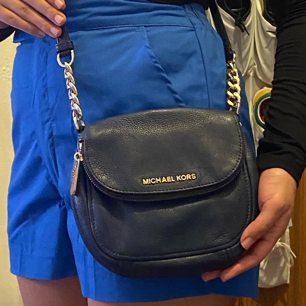 MICHAEL KORS navy blue leather purse.
